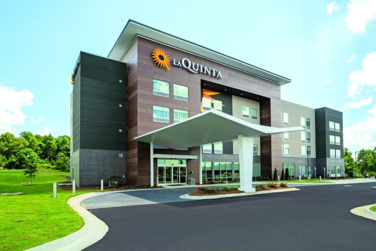 La Quinta By Wyndham Auburn Hotel 3*